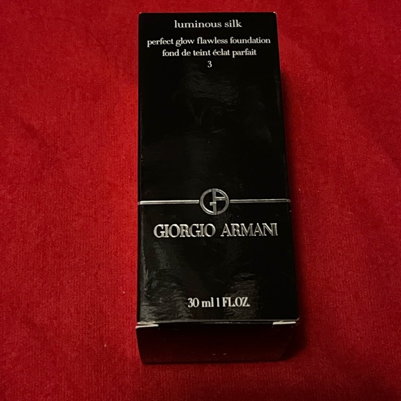Armani BeautyLuminous Silk Perfect Glow Flawless Oil-Free Foundation